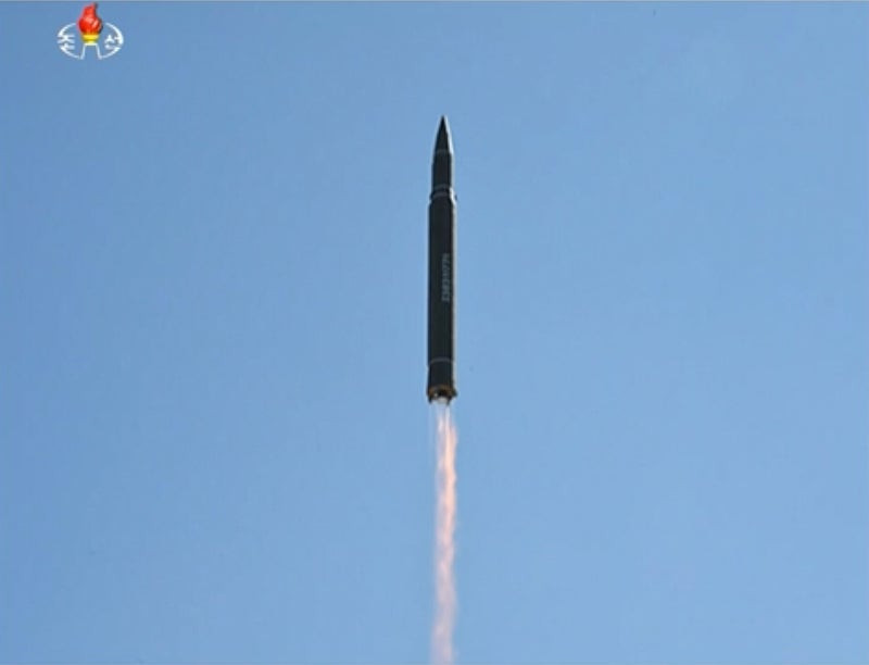 Φόβος και τρόμος! Ο πύραυλος του Κιμ Γιονγκ Ουν μπορεί να χτυπήσει ακόμη και τη Νέα Υόρκη (βίντεο)